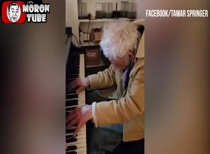 Video :This 94-year-old pianist dazzles the internet with Beethoven's Moonlight Sonata